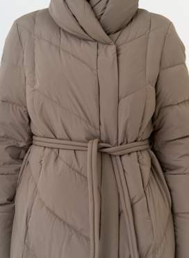 Женский пуховик с капюшоном