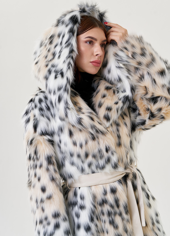 Пальто женское  из искусственного меха с капюшоном  модель № 23615 универмаг малина