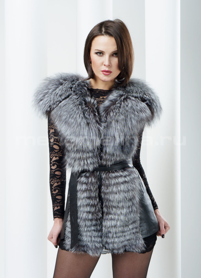 Меховой жилет с чернобуркой модель № M-31 меха малина