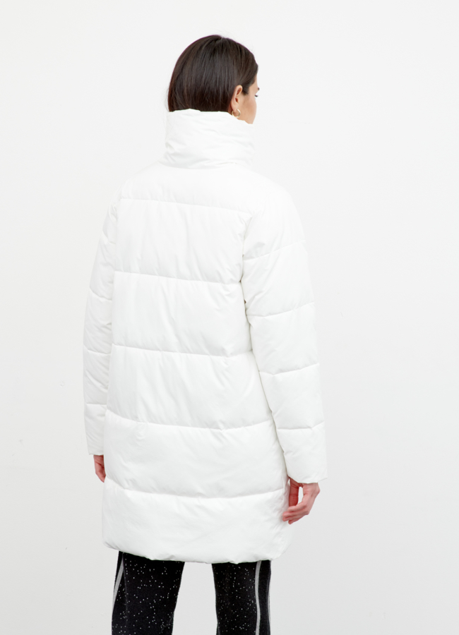 Белый пуховик модель № 79155 в кредит