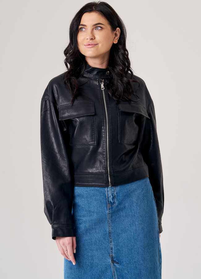 Женская куртка из эко кожи черного цвета модель № 20748 универмаг малина