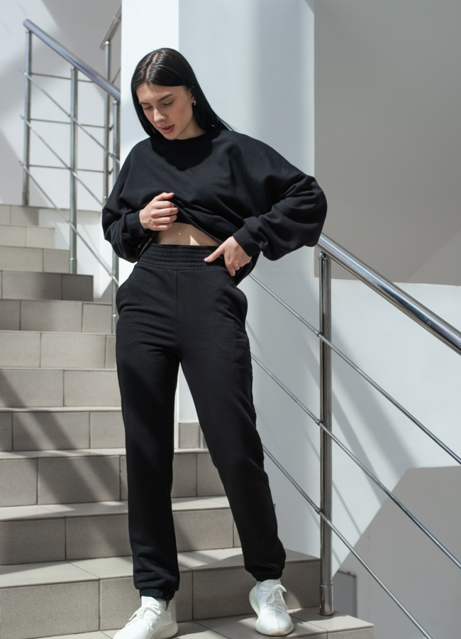 Брюки женские черного цвета  модель № 22558 в кредит