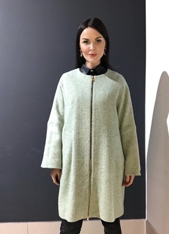 Пальто женское из твида модель № 4962 меха малина