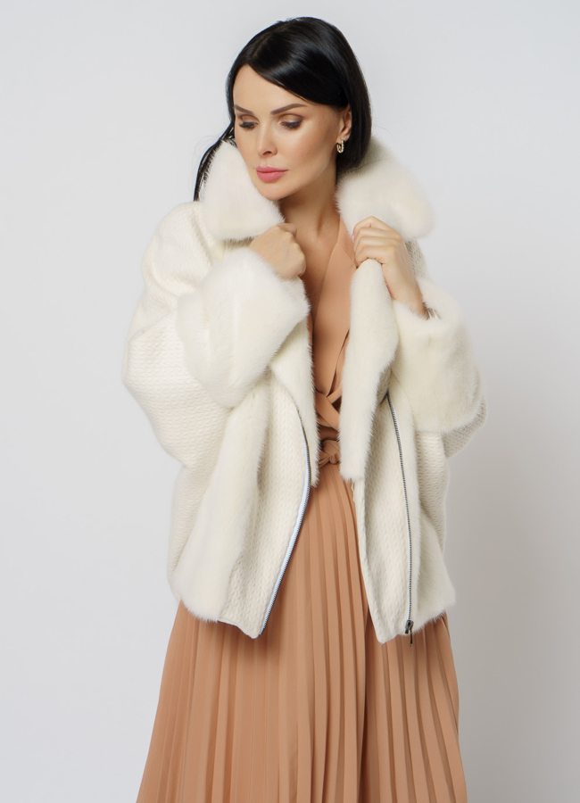 Белое пальто с мехом модель № 1903/1 универмаг малина