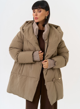 Женский пуховик с акцентными пуговицами Женский пуховик с акцентными пуговицами