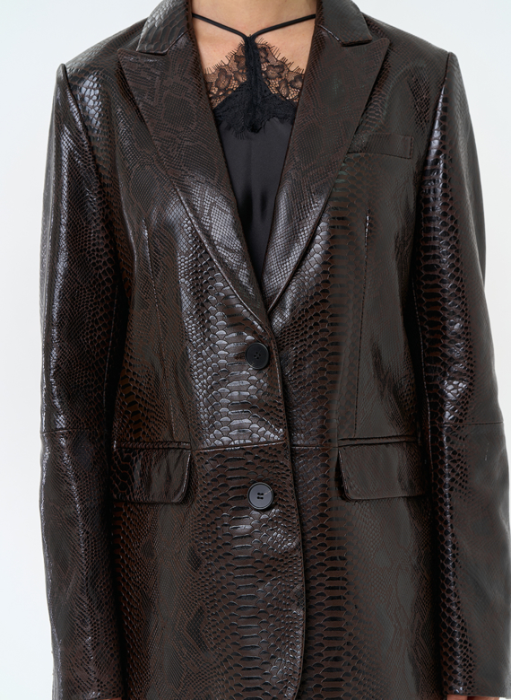 Женский жакет из натуральной кожи