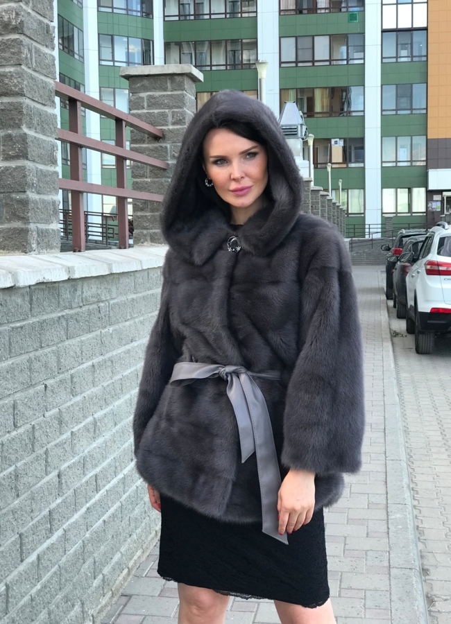 Укороченная шуба из норки с капюшоном модель № 8077  в кредит