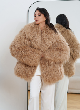 Женская шуба из меха ламы Женская шуба из меха ламы