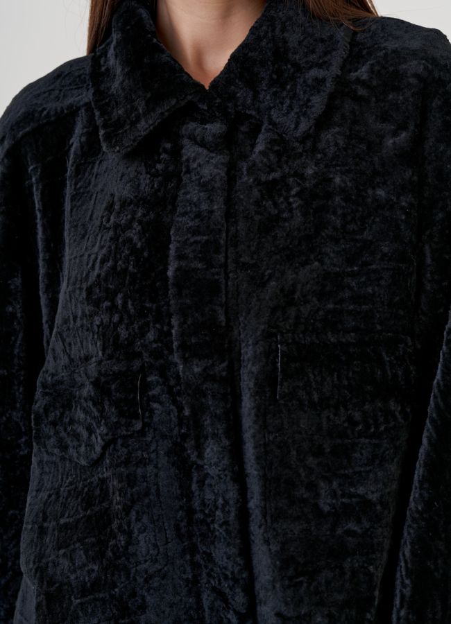 Двухсторонняя женская дубленка черного цвета  модель № 23357 универмаг малина