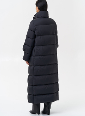 Женский пуховик черного цвета 