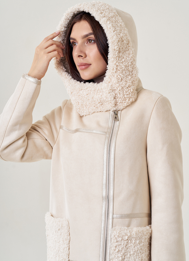 Длинная женская дубленка с капюшоном модель № 23070 в рассрочку