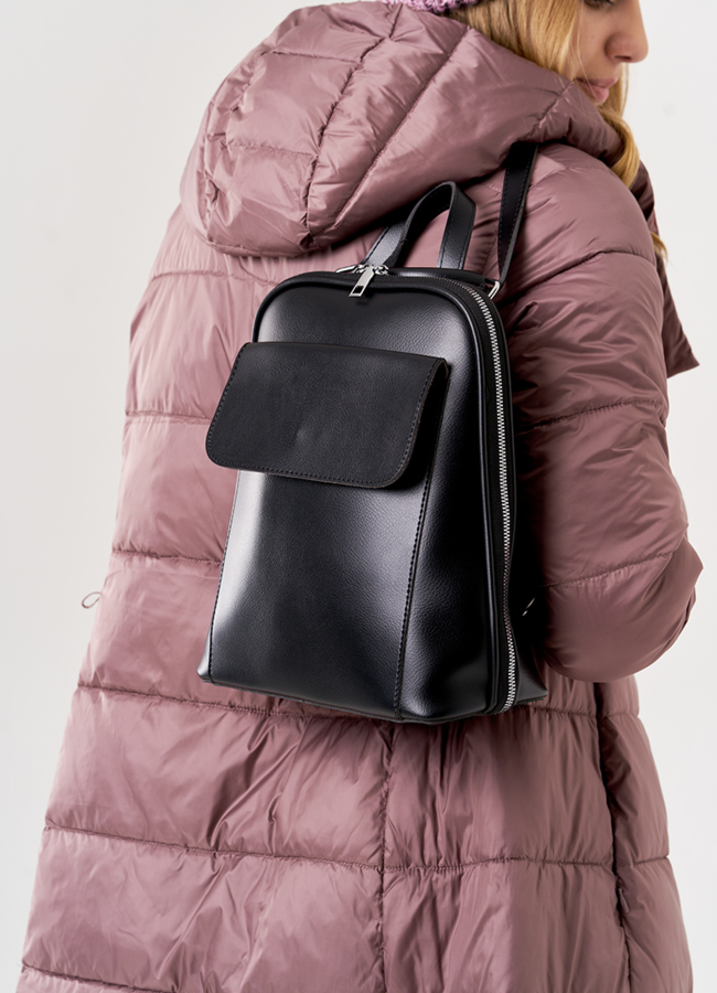 Рюкзак женский черного цвета модель № 5819-3 меха малина