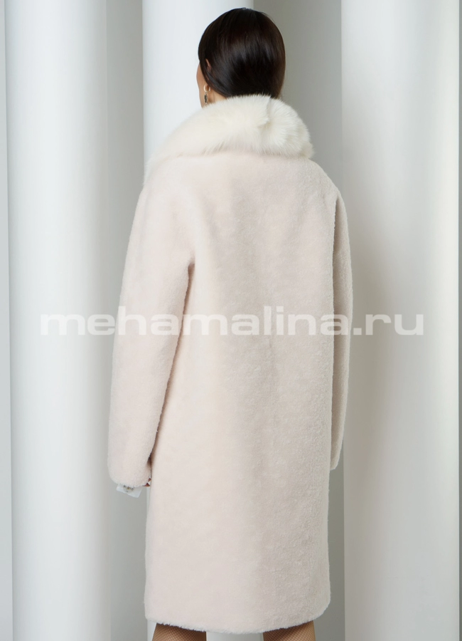 Светлое меховое пальто с отделкой из песца модель № 88157 в кредит
