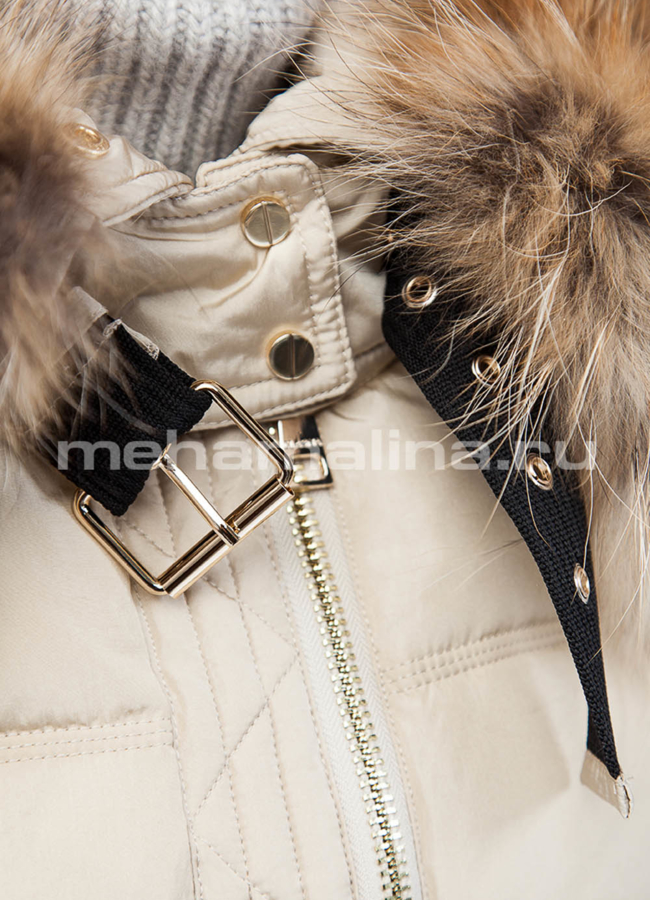 Укороченный пуховик с меховым капюшоном модель № П-175 в кредит