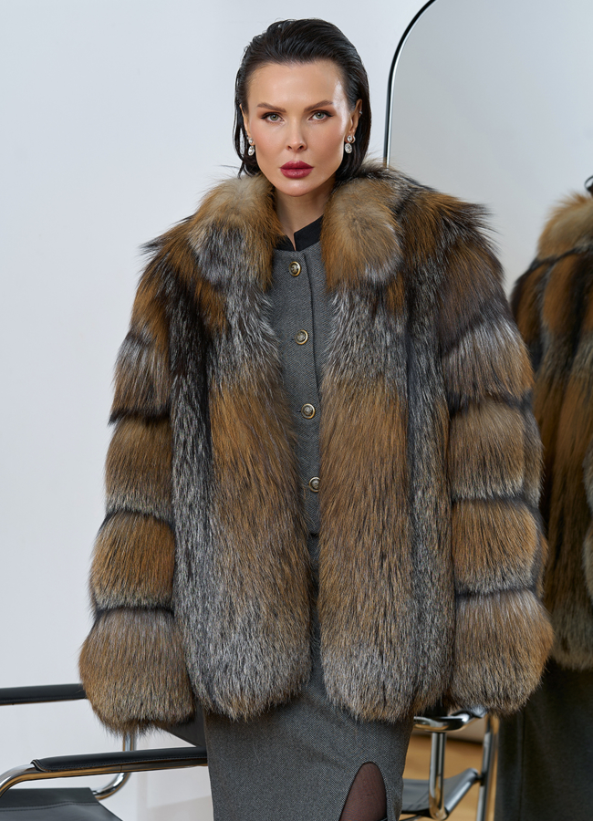 Короткая шуба из лисы модель № 32011 универмаг малина