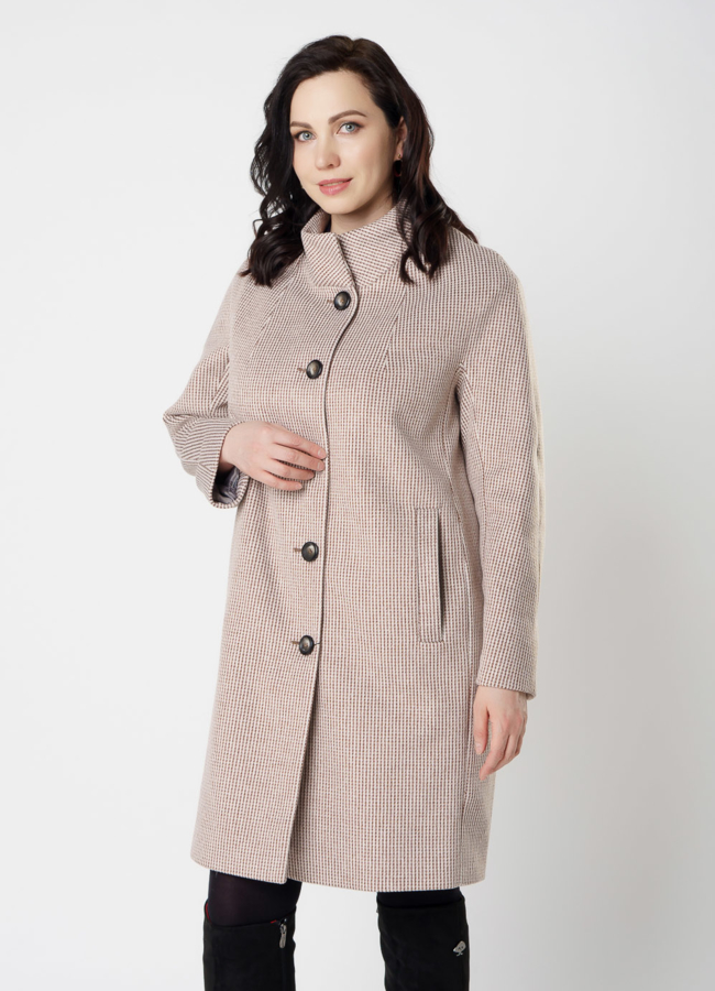 Пальто женское коричневого цвета модель № 20488 меха малина