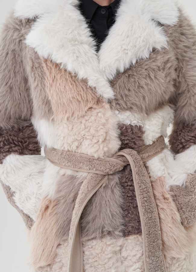 Пальто бежевого цвета с английским воротником модель № 25417 универмаг малина