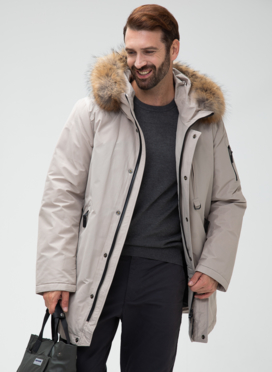 Мужской пуховик с капюшоном из меха енота