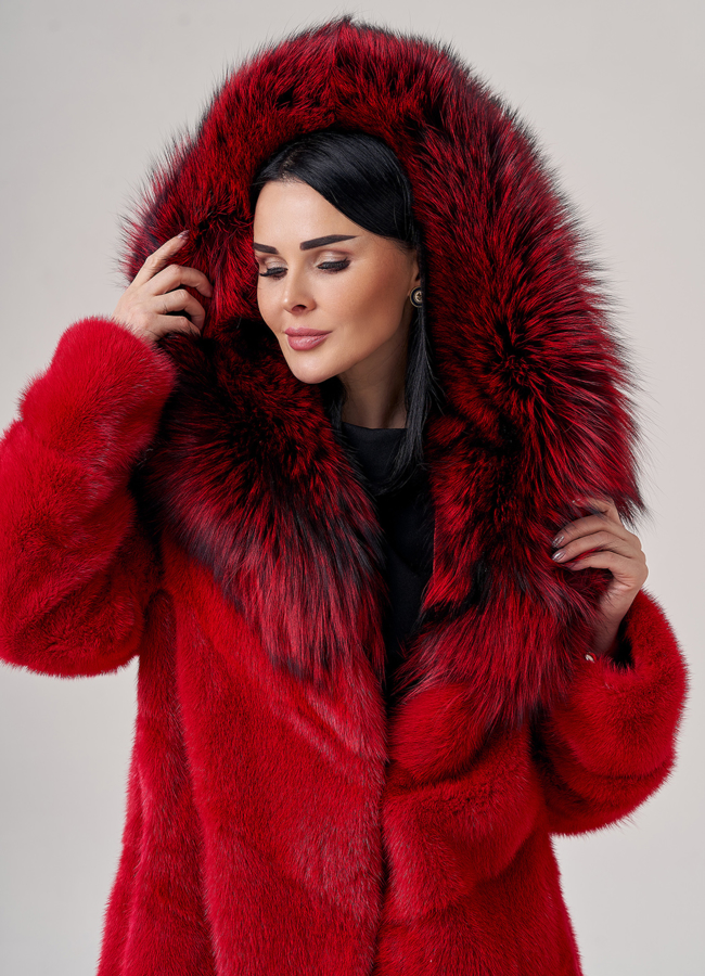 Шуба из норки с капюшоном  красного цвета  модель № 23838 универмаг малина