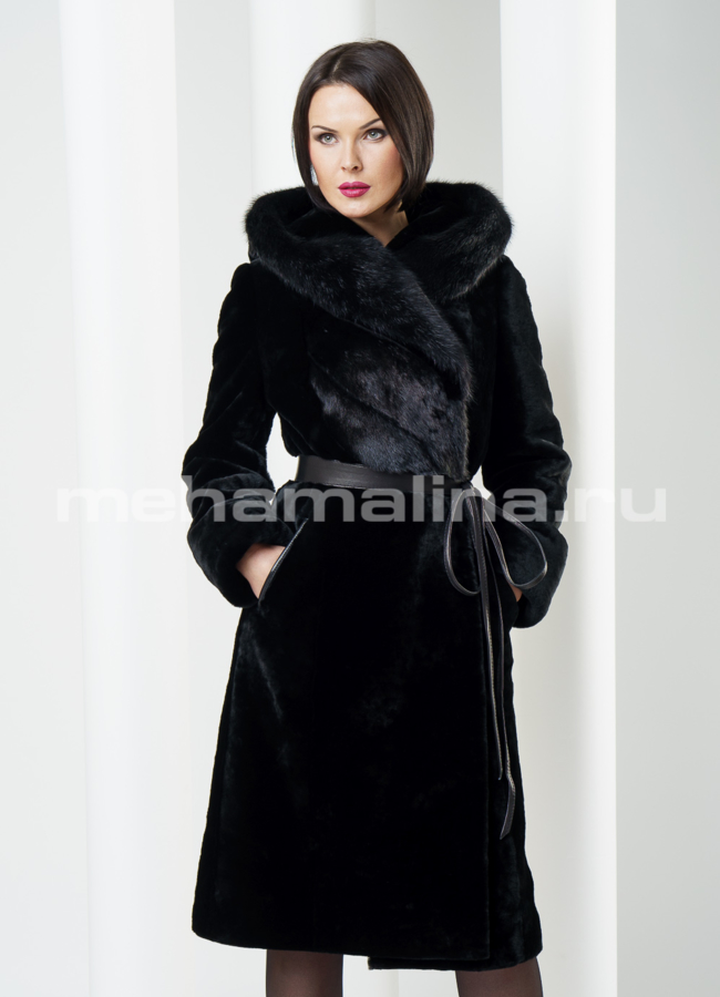 Шуба из мутона с оригинальным норковым капюшоном модель № S-214 меха малина