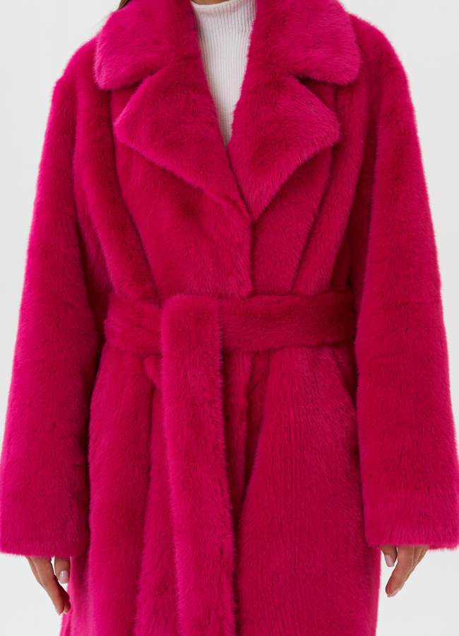 Длинное пальто из эко меха розового цвета модель № 27799 универмаг малина