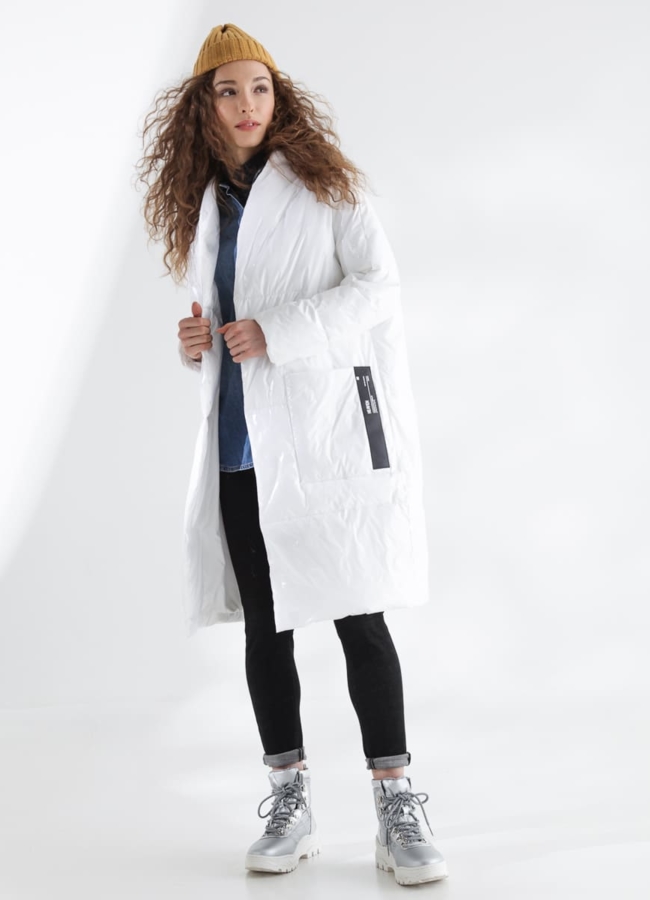 Пальто женское белого цвета модель № 7743 в кредит
