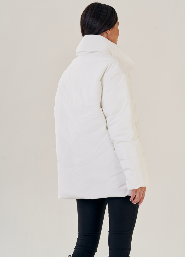 Женский пуховик белого цвета  модель № 23208 универмаг малина