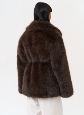 Женская шуба из эко меха с английским воротником Женская шуба из эко меха с английским воротником