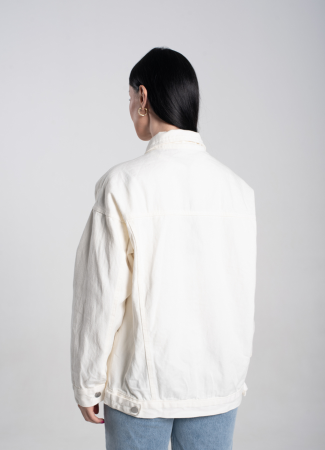 Куртка джинсовая  белого цвета  модель № 24568 универмаг малина