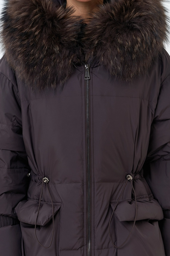 Женский пуховик с мехом чернобурки на капюшоне