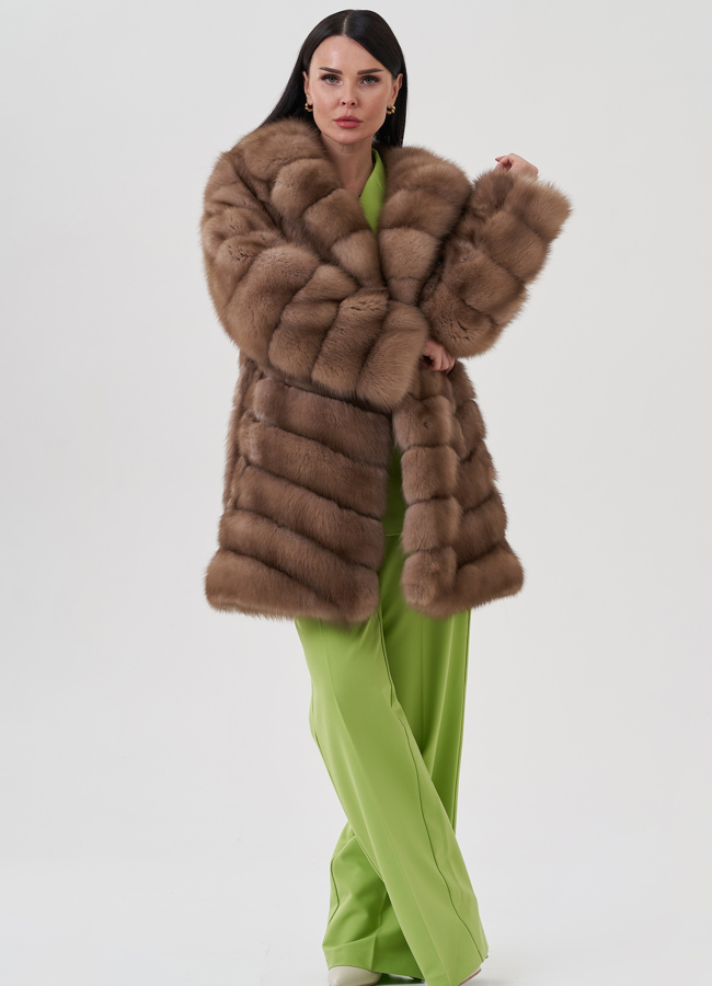 фото Шуба из куницы с английским воротником  модель № 24642