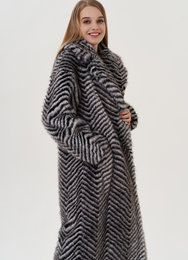 Длинное женское пальто из эко меха модель № 25686 универмаг малина