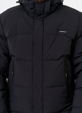 Мужской пуховик черного цвета с капюшоном