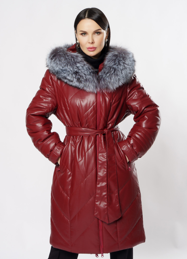 Пуховик из эко кожи красного цвета с поясом модель № 18259 универмаг малина
