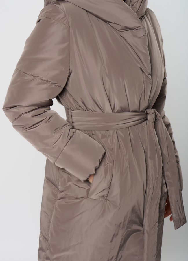 Пуховик женский коричневого цвета с капюшоном модель № 0309 универмаг малина