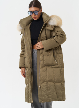 Пуховик с капюшоном из меха лисы