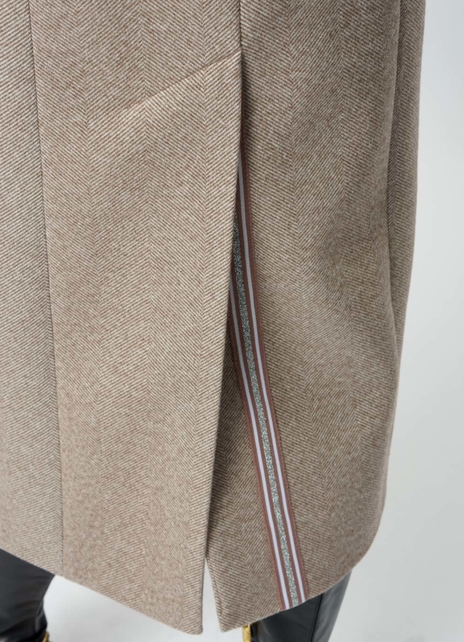 Приталенное пальто с английским воротником модель № 19104 универмаг малина