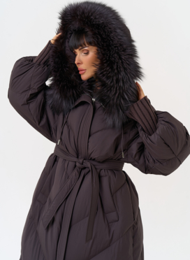 Женский пуховик с капюшоном из меха чернобурки Женский пуховик с капюшоном из меха чернобурки