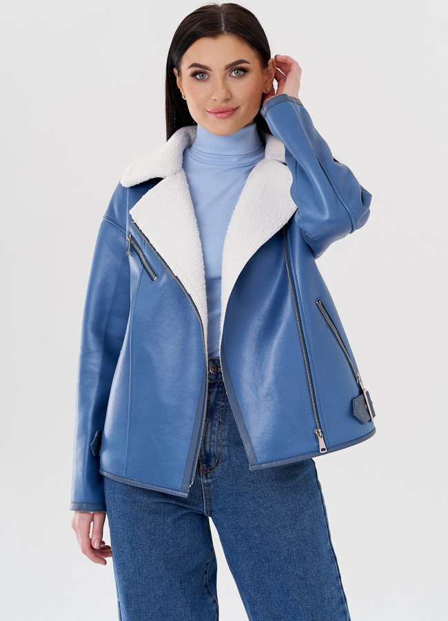 Женская короткая эко дубленка в голубом цвете модель № 24314 меха малина