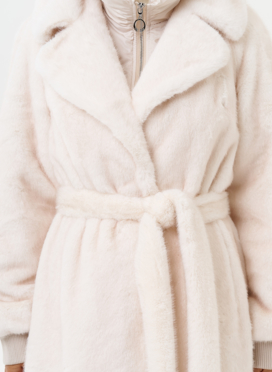 Женская шуба со съёмным капюшоном