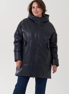 Женский пуховик синего цвета из эко кожи