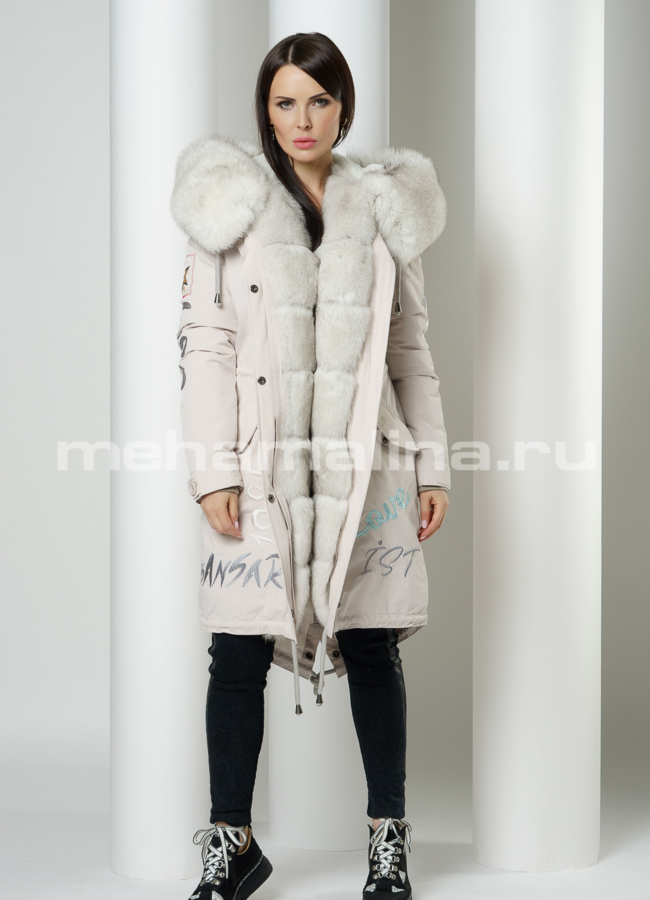 фото Светлая парка с меховой отделкой из песца модель № 9710