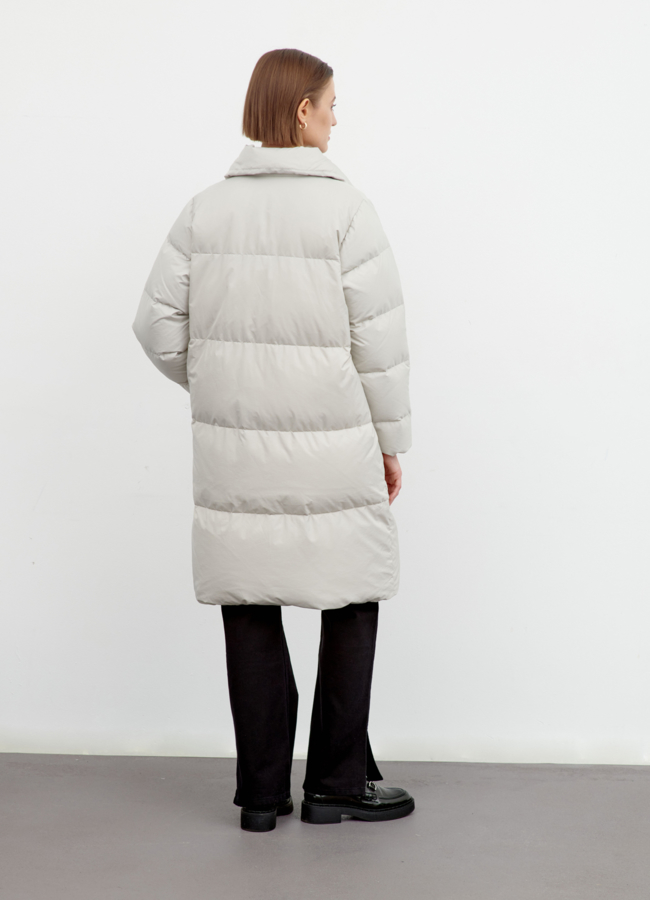 Светлый пуховик с английским воротником модель № 79419 в кредит