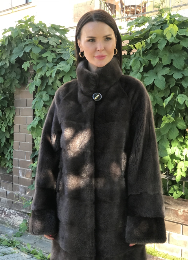 Норковая шуба с воротником стойкой в цвете капучино модель № 1045 меха малина