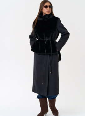 Женская манишка из эко меха в черном цвете