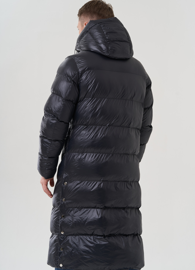 Пуховик мужской черного цвета с капюшоном  модель № 82442 универмаг малина