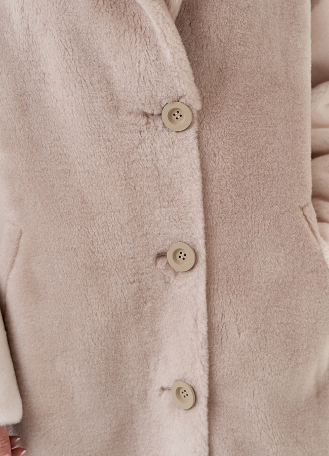 Женское пальто из эко меха  с английским воротником  модель № 79479 универмаг малина