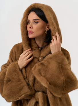 Шуба из меха норки с капюшоном