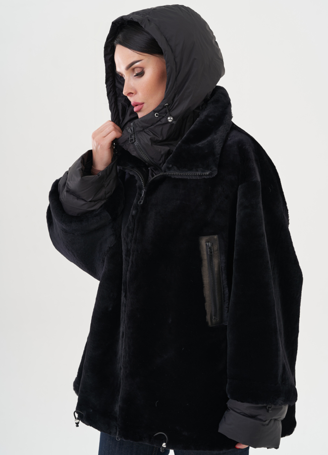 Куртка черного цвета с капюшоном модель № 24945 универмаг малина
