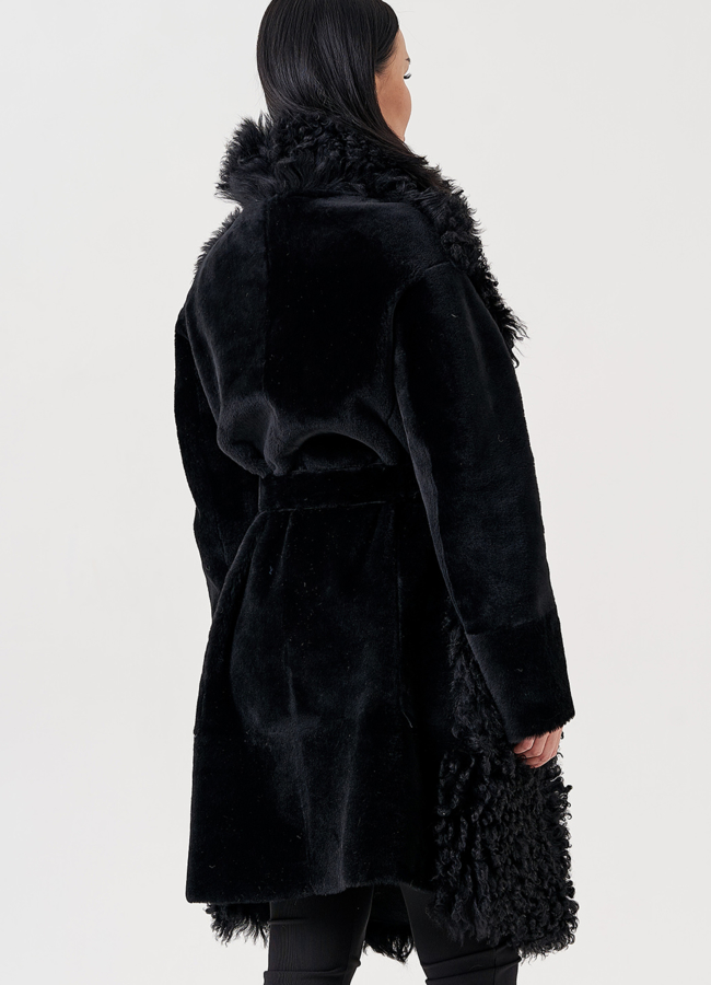 Женкая дубленка со стойкой черного цвета  модель № 23568 универмаг малина
